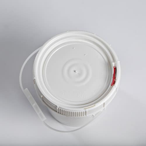 1.25 Gallon Screw Top Bucket and Lid with Plastic Handle 3.61 Each